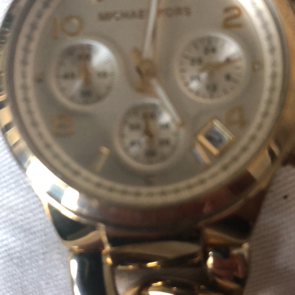 🔥SOLD 🔥 🔥 Michael Kors watch authentic. - Picture 3 of 3